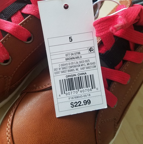 Low Top Sneakers - Picture 4 of 4